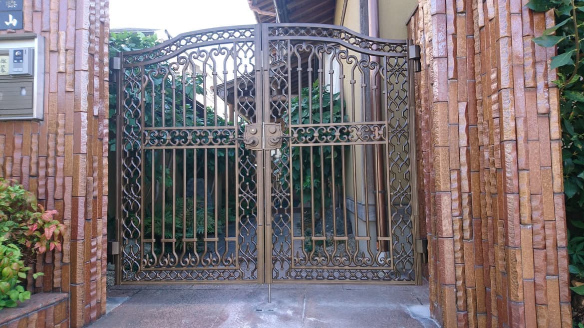 鋳物門扉の取替え 知多市 | 門扉の取替えならエクステリアの窓口知多市