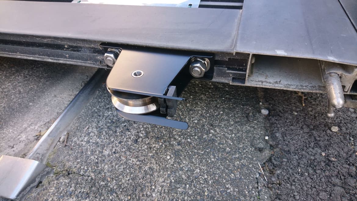 キャスター交換 知多市 | 門扉の取替えならエクステリアの窓口知多市